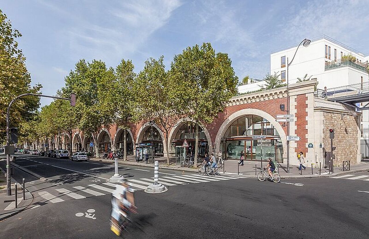 Vue d'ensemble du Viaduc des arts à Paris 12e