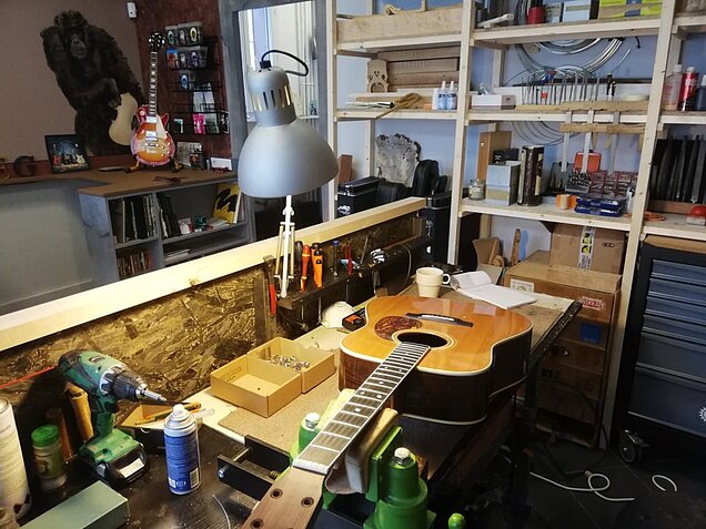 Réparation de guitare chez DNG Guitares à Paris 19e