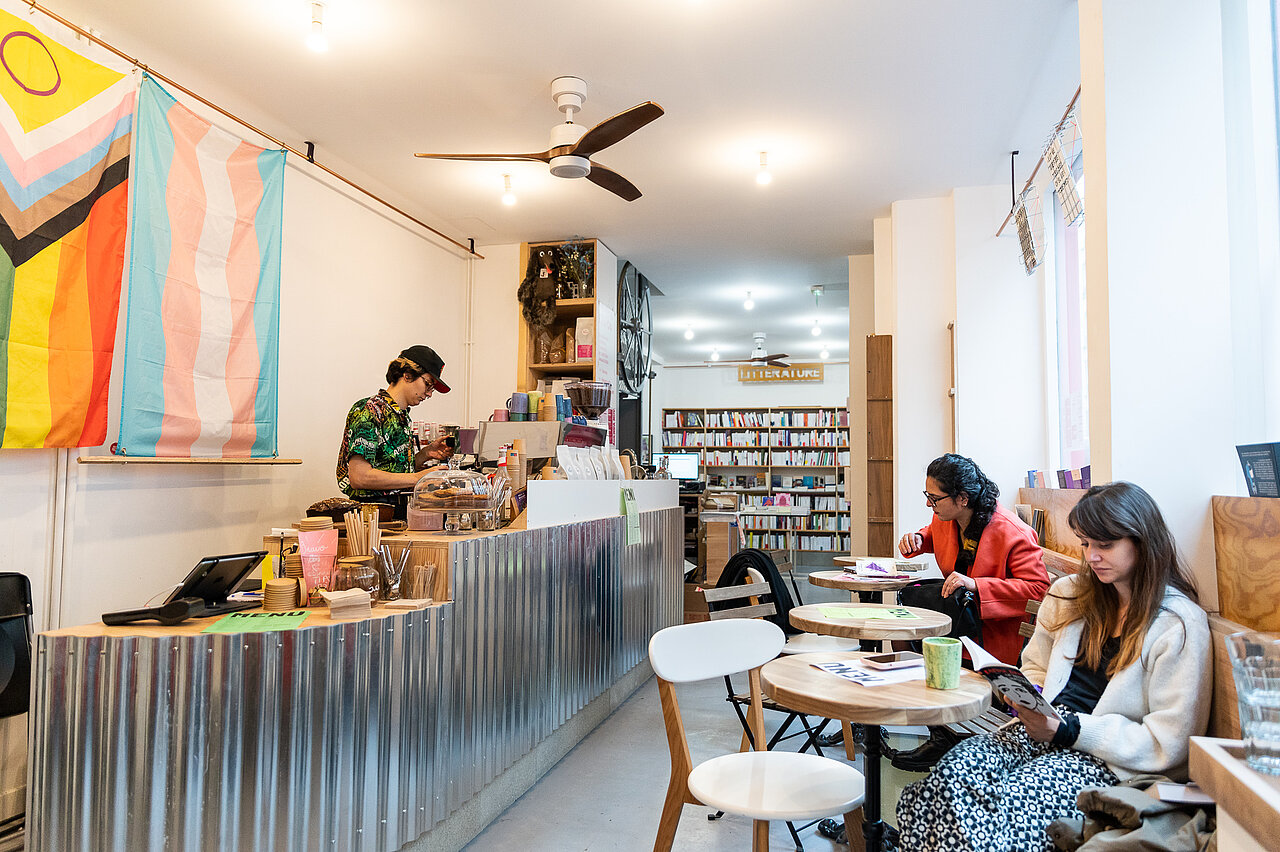 Violette and co - Librairie café installée à Paris 11e