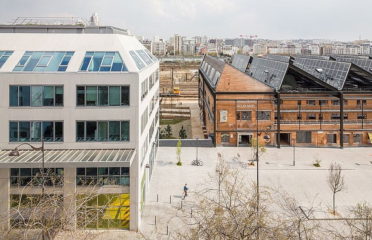 Immeuble de bureaux et halle Pajol à Paris 18e