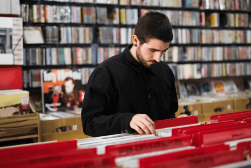 Aide pour les commerces culturels parisiens : accessibilité et transition énergétique