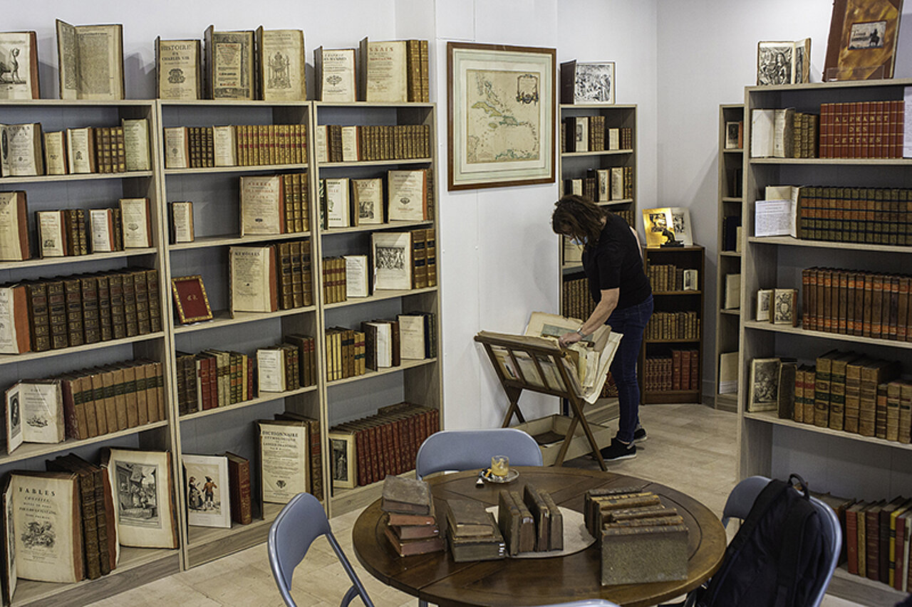 intérieur librairie pages anciennes paris 5e