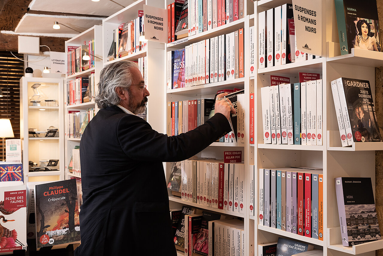 Librairie des grands caractères - Gérant de la boutique installée paris 5e