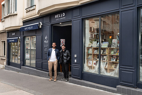 Hello - Devanture de la librairie café installée à Paris 19e