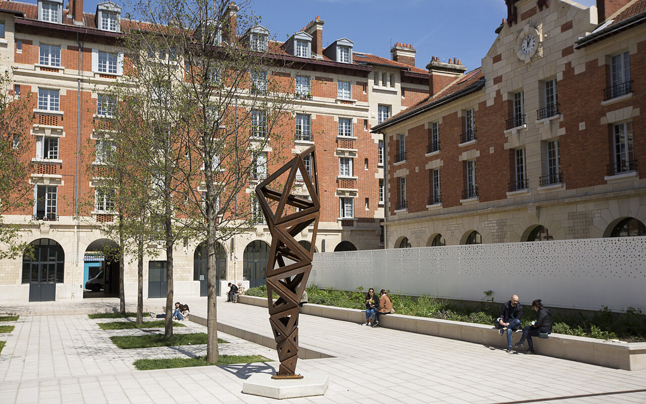 Cour intérieure Caserne des minimes Paris 3e