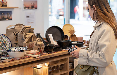 Artisans du Monde revient à Paris avec une boutique éphémère équitable