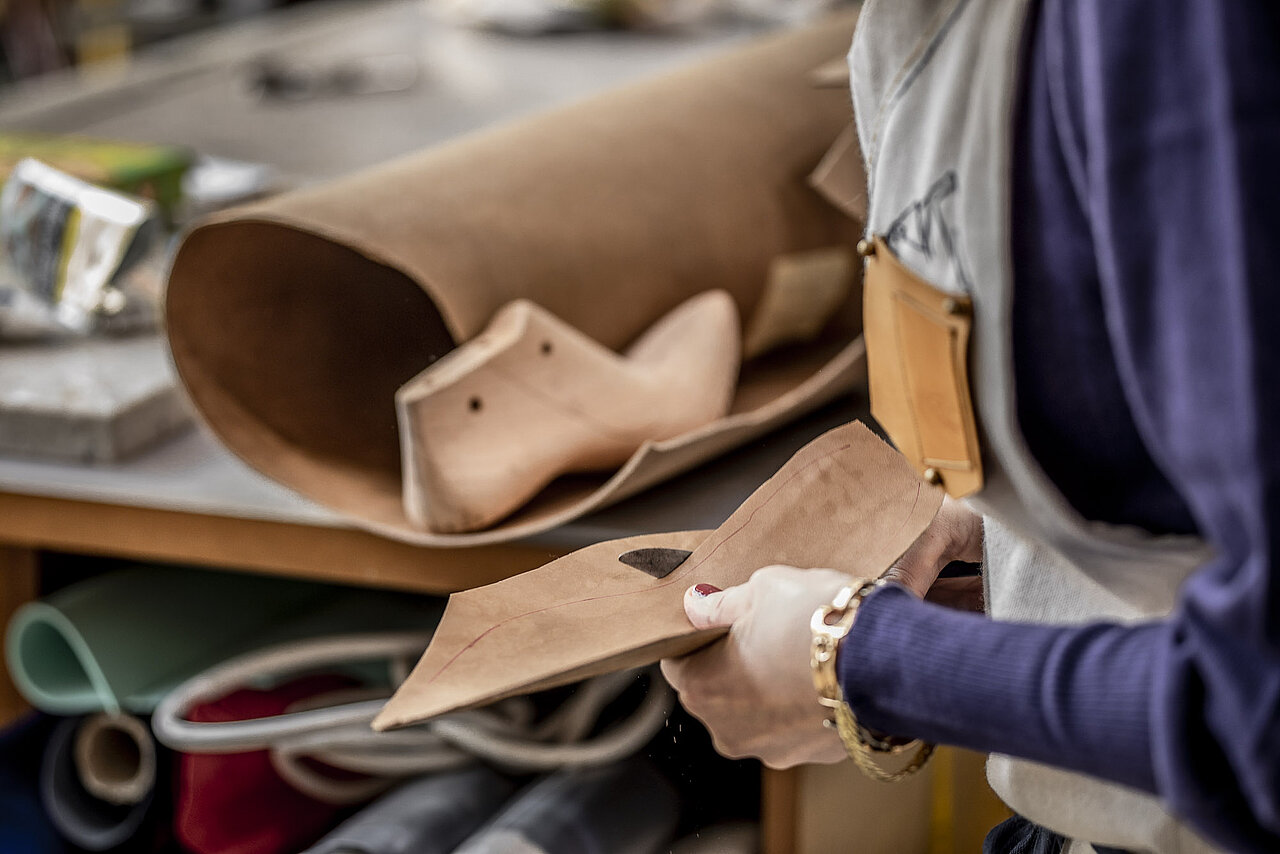 L'atelier Punto & Cruz - Travail du cuir pour chaussure artisanale