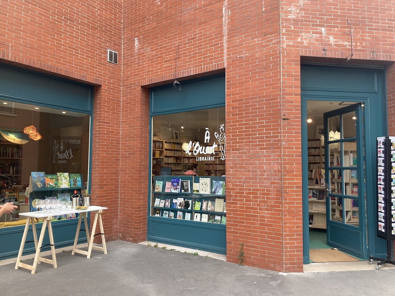 vitrine-librairie à-l'ouest-installée-paris-14e