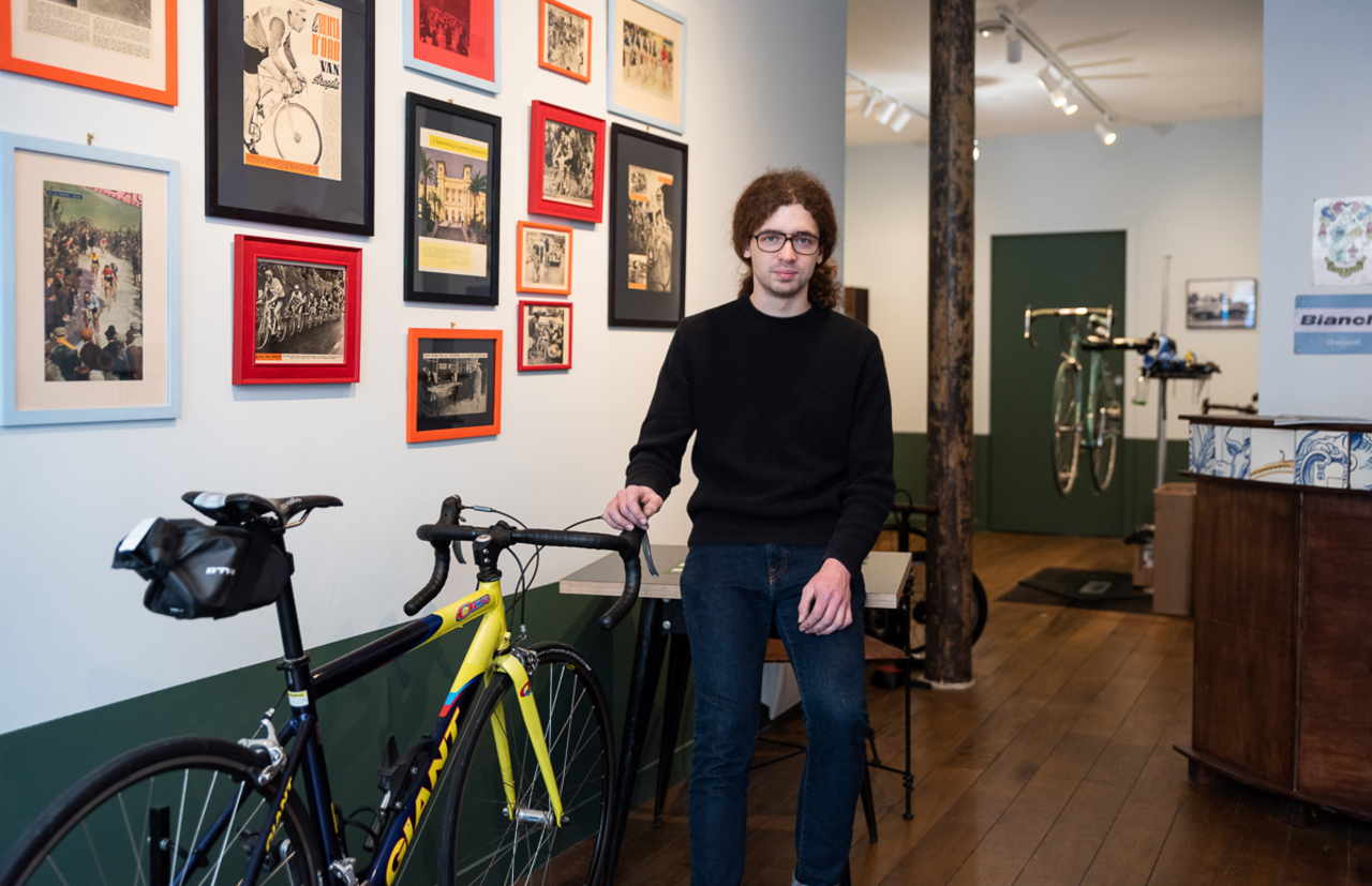 Nicolas Pocholle gérant de l'atelier de réparation de vélo à Paris 10