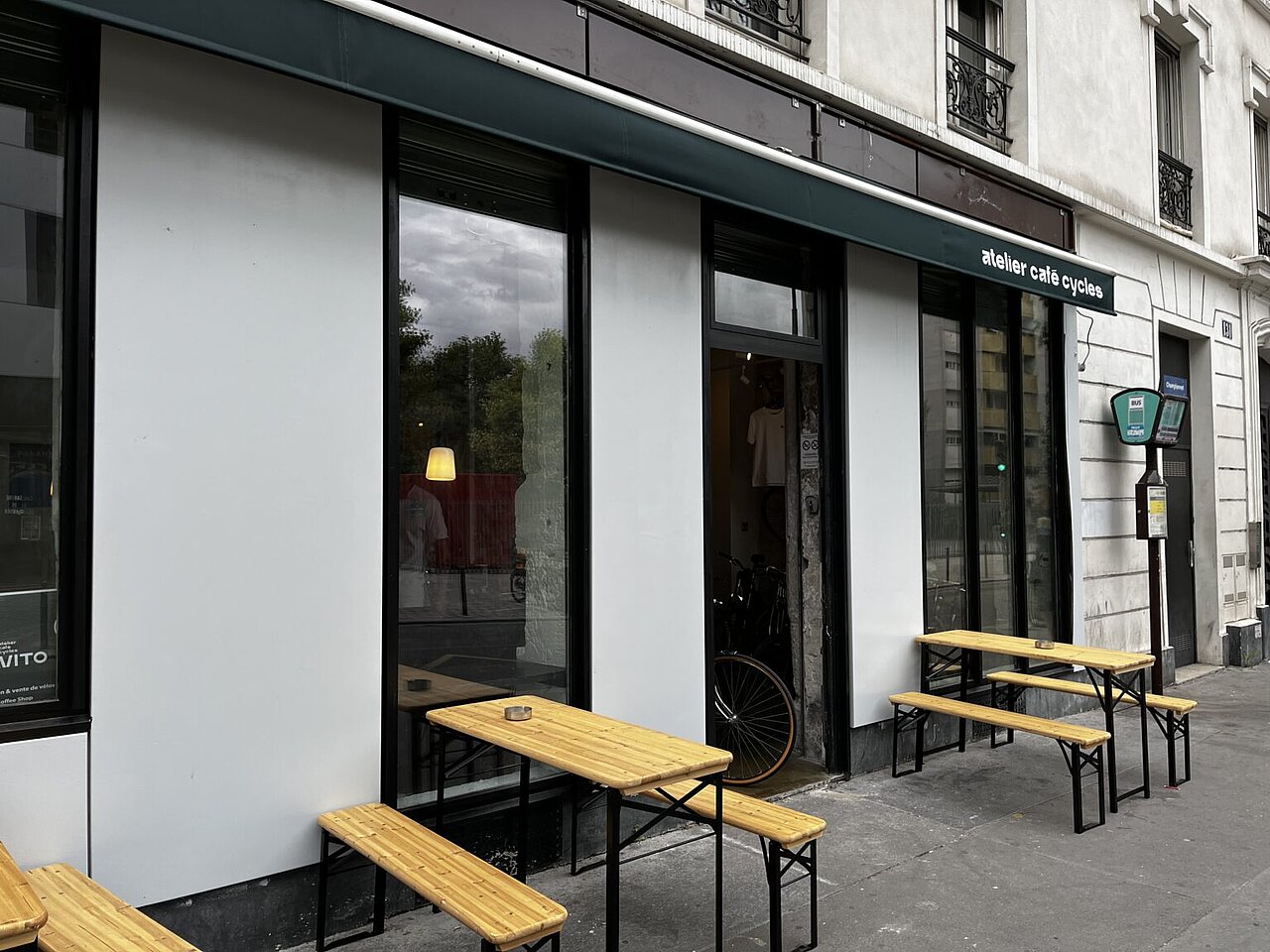 Le Ravito 18 - Devanture du réparateur café installé à Paris 18e