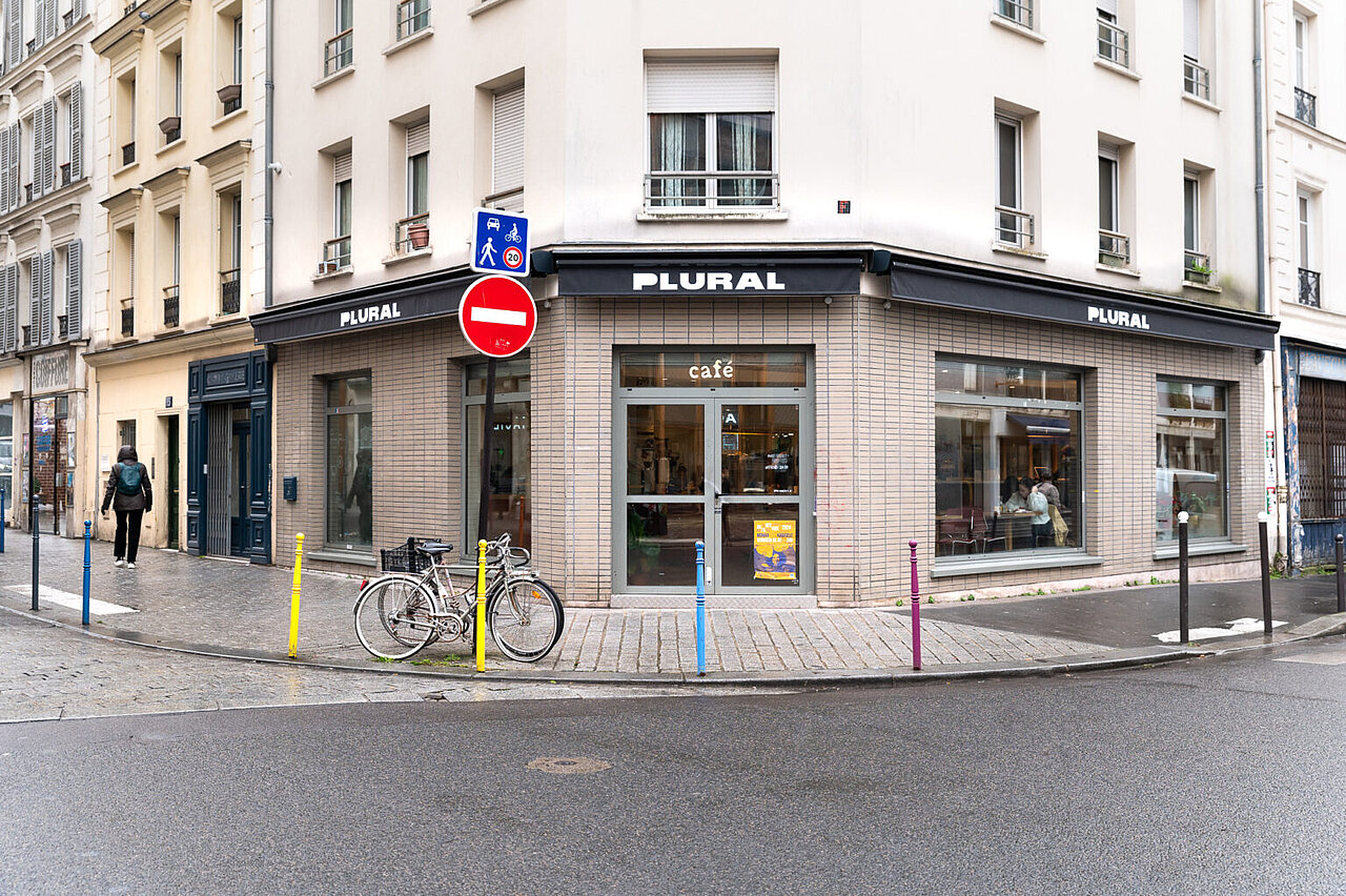 café plural commerce installé paris 20e